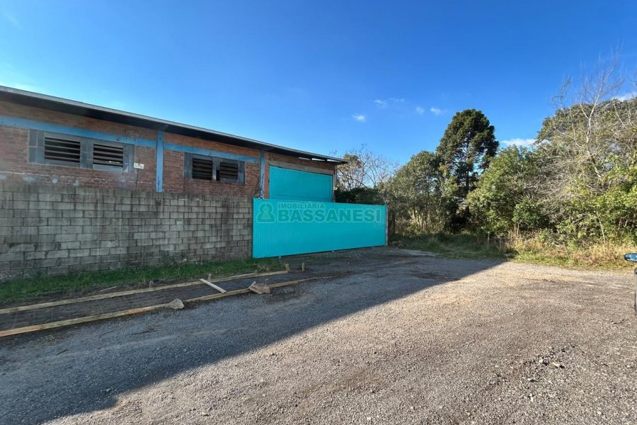 Pavilhão com 400m², no bairro Desvio Rizzo em Caxias do Sul para Alugar