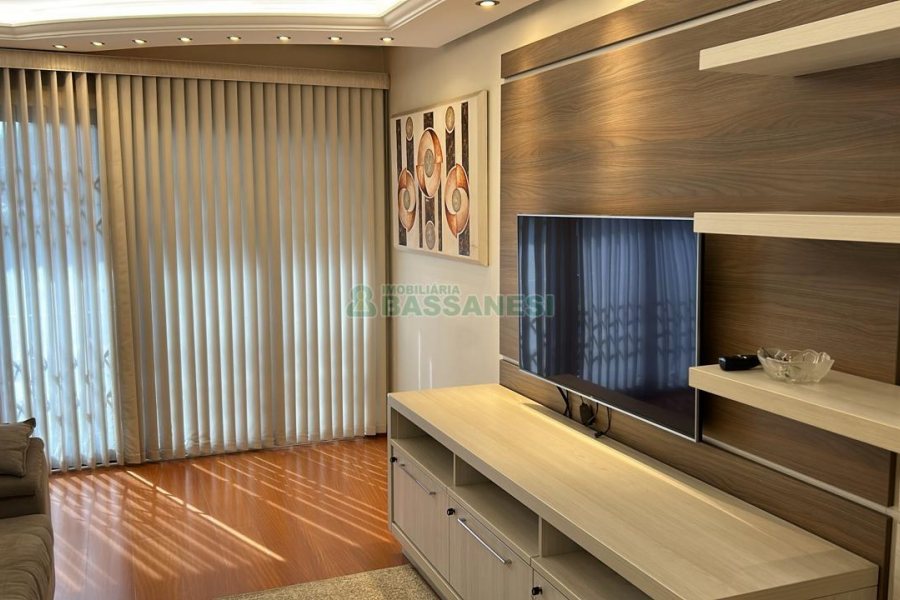 Casa com 270m², 2 dormitórios, 2 vagas, no bairro Pio X em Caxias do Sul para Alugar