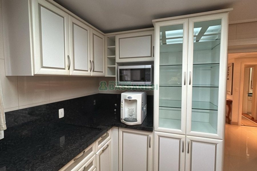 Casa com 270m², 2 dormitórios, 2 vagas, no bairro Pio X em Caxias do Sul para Alugar