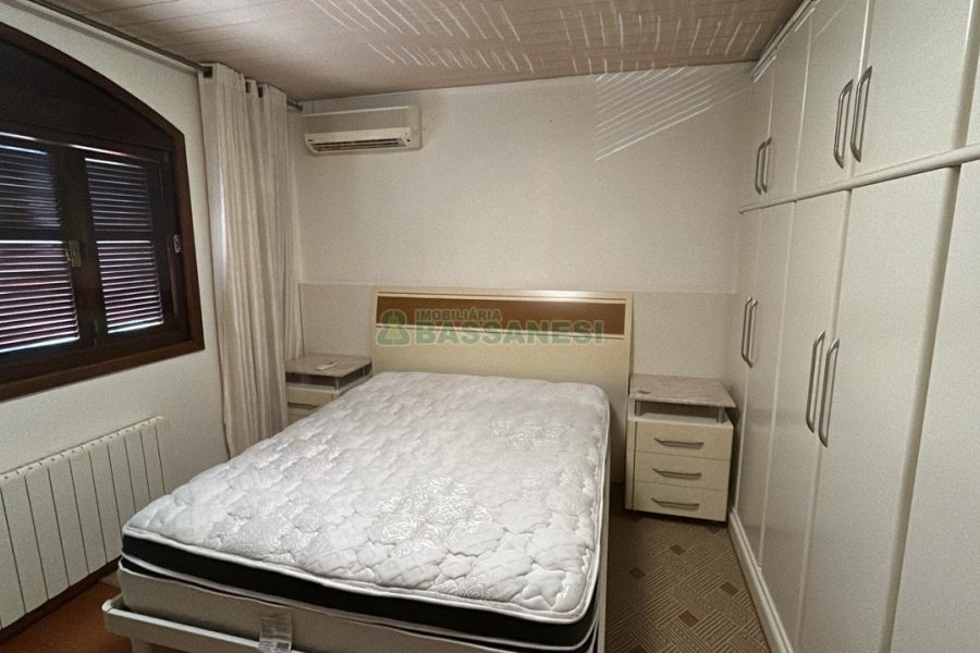 Casa com 270m², 2 dormitórios, 2 vagas, no bairro Pio X em Caxias do Sul para Alugar
