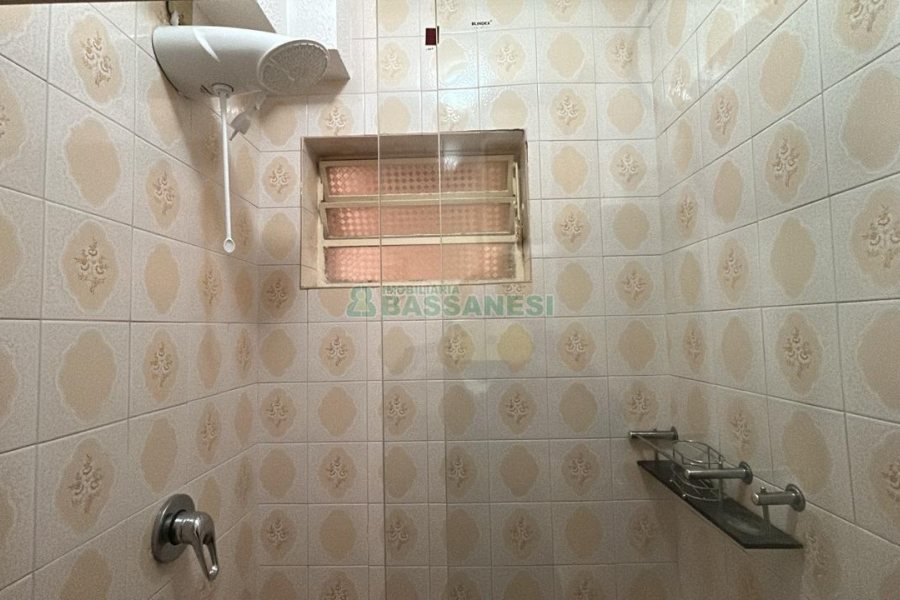 Casa com 270m², 2 dormitórios, 2 vagas, no bairro Pio X em Caxias do Sul para Alugar