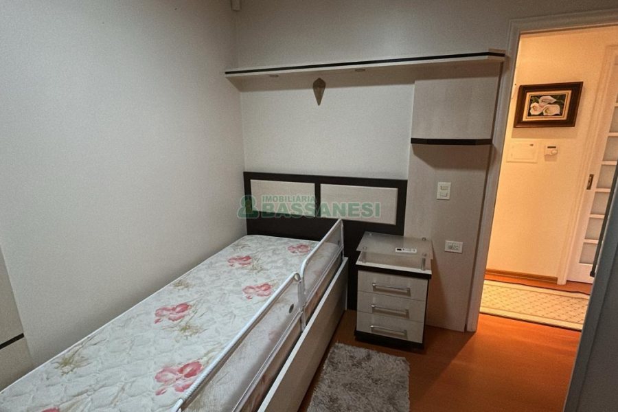 Casa com 270m², 2 dormitórios, 2 vagas, no bairro Pio X em Caxias do Sul para Alugar