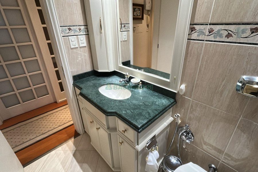 Casa com 270m², 2 dormitórios, 2 vagas, no bairro Pio X em Caxias do Sul para Alugar