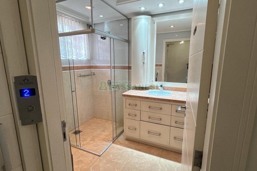 Casa com 270m², 2 dormitórios, 2 vagas, no bairro Pio X em Caxias do Sul para Alugar