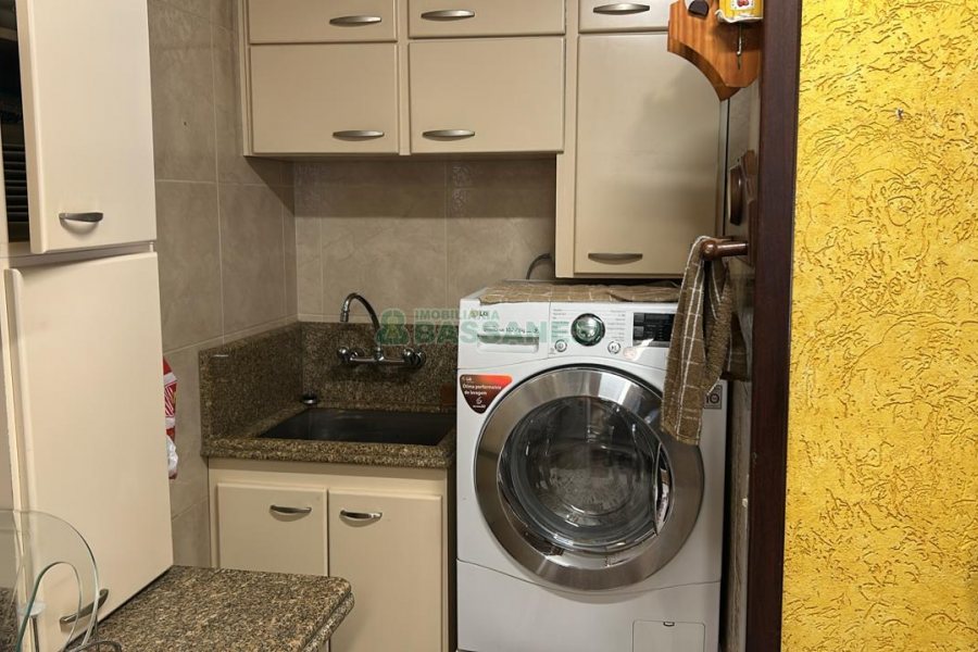 Casa com 270m², 2 dormitórios, 2 vagas, no bairro Pio X em Caxias do Sul para Alugar