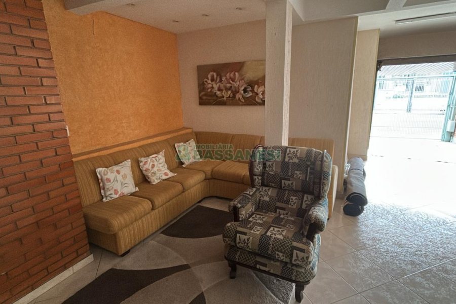 Casa com 270m², 2 dormitórios, 2 vagas, no bairro Pio X em Caxias do Sul para Alugar