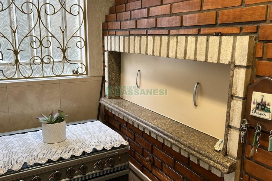 Casa com 270m², 2 dormitórios, 2 vagas, no bairro Pio X em Caxias do Sul para Alugar