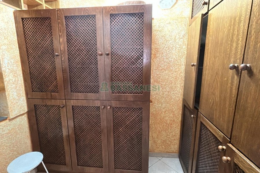 Casa com 270m², 2 dormitórios, 2 vagas, no bairro Pio X em Caxias do Sul para Alugar