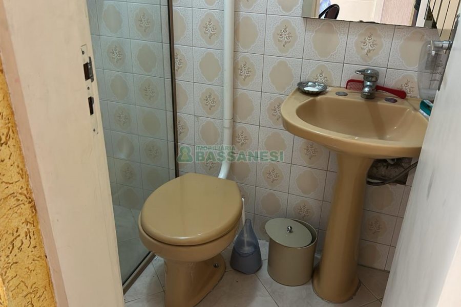 Casa com 270m², 2 dormitórios, 2 vagas, no bairro Pio X em Caxias do Sul para Alugar