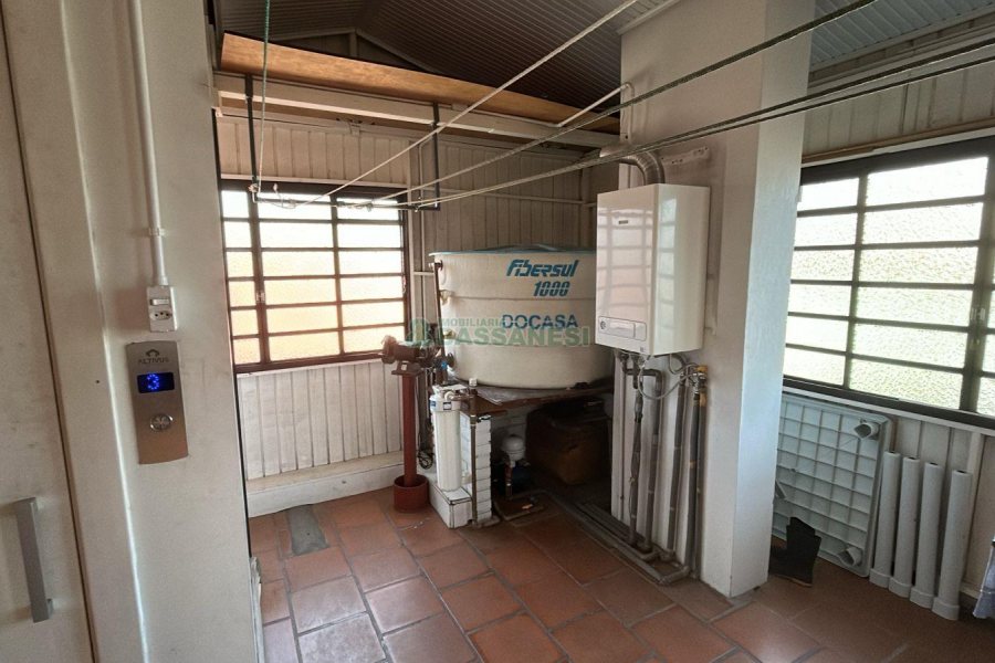 Casa com 270m², 2 dormitórios, 2 vagas, no bairro Pio X em Caxias do Sul para Alugar