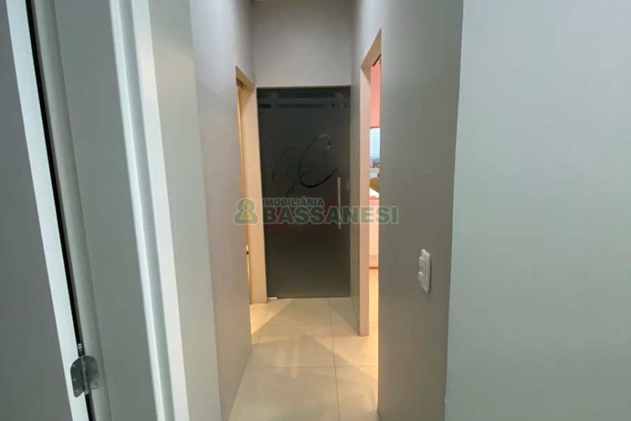 Sala com 61m², 1 vaga, no bairro Lourdes em Caxias do Sul para Comprar