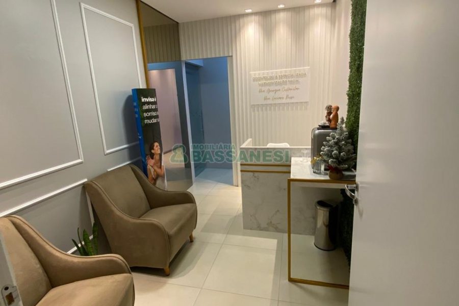 Sala com 61m², 1 vaga, no bairro Lourdes em Caxias do Sul para Comprar