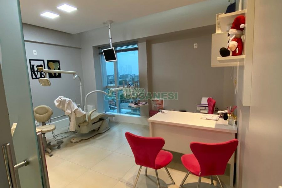 Sala com 61m², 1 vaga, no bairro Lourdes em Caxias do Sul para Comprar