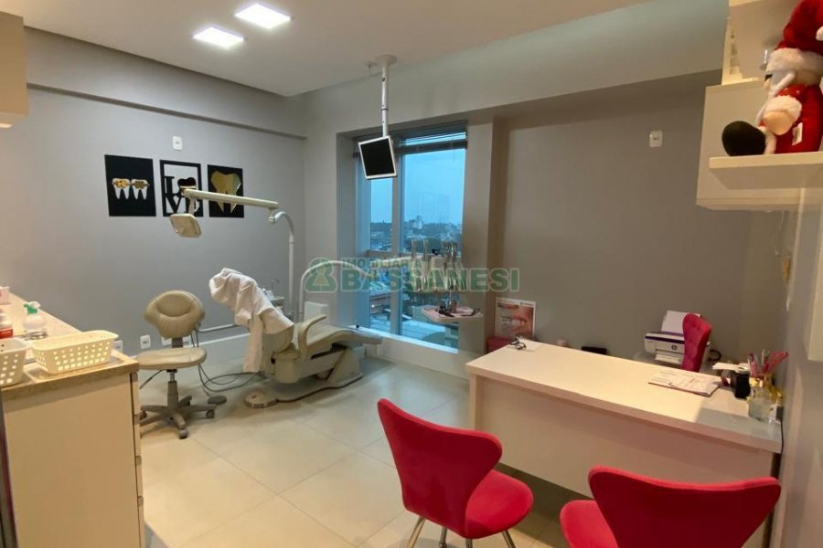 Sala com 61m², 1 vaga, no bairro Lourdes em Caxias do Sul para Comprar
