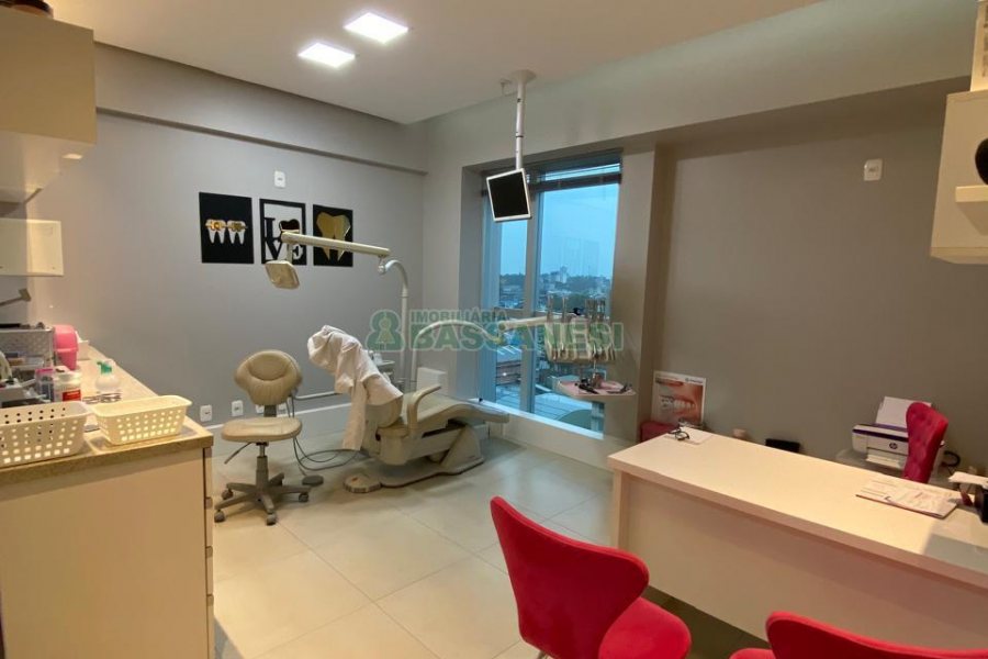 Sala com 61m², 1 vaga, no bairro Lourdes em Caxias do Sul para Comprar