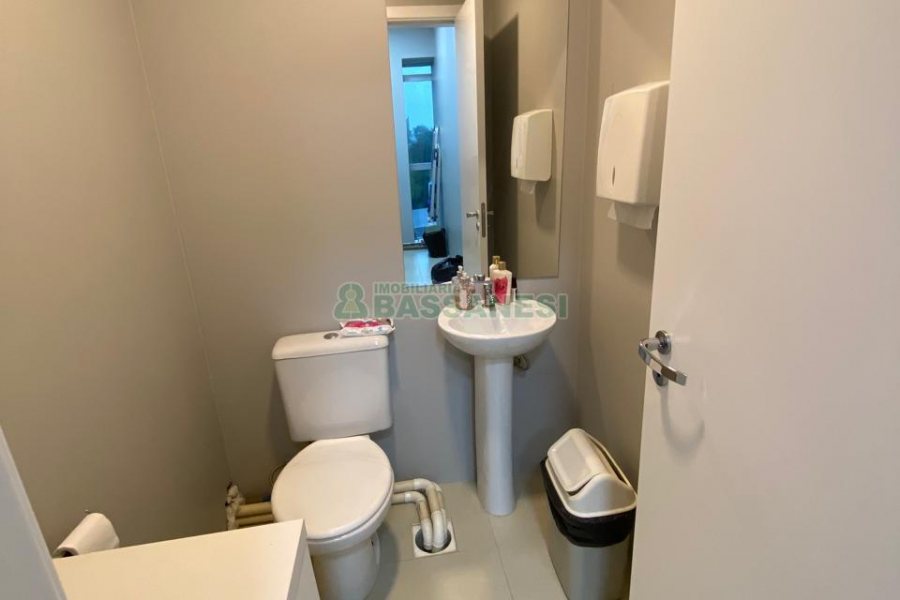 Sala com 61m², 1 vaga, no bairro Lourdes em Caxias do Sul para Comprar