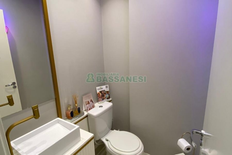 Sala com 61m², 1 vaga, no bairro Lourdes em Caxias do Sul para Comprar