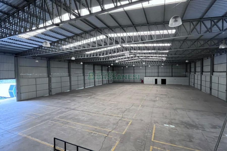Pavilhão com 2000m², no bairro São Giácomo em Caxias do Sul para Alugar