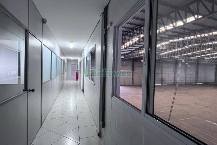 Pavilhão com 2000m², no bairro São Giácomo em Caxias do Sul para Alugar