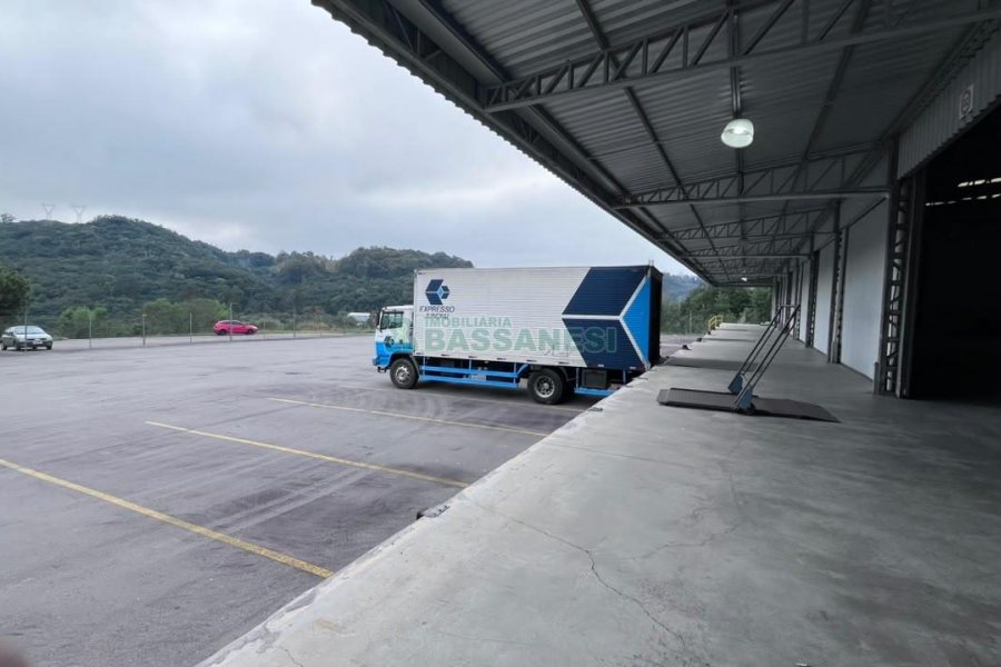 Pavilhão com 2000m², no bairro São Giácomo em Caxias do Sul para Alugar