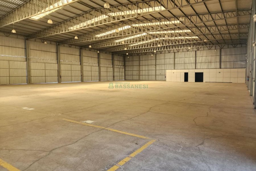 Pavilhão com 2961m², no bairro São Giácomo em Caxias do Sul para Alugar