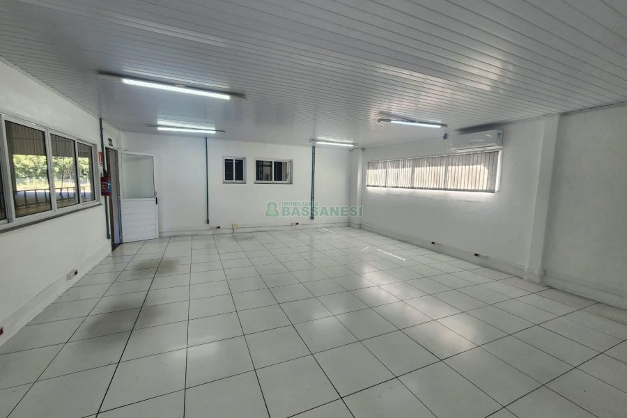 Pavilhão com 2961m², no bairro São Giácomo em Caxias do Sul para Alugar