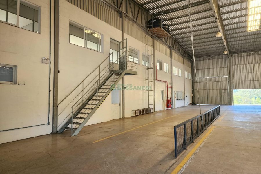 Pavilhão com 2961m², no bairro São Giácomo em Caxias do Sul para Alugar