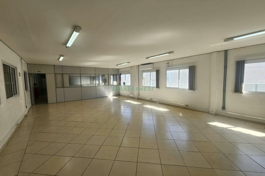 Pavilhão com 2961m², no bairro São Giácomo em Caxias do Sul para Alugar