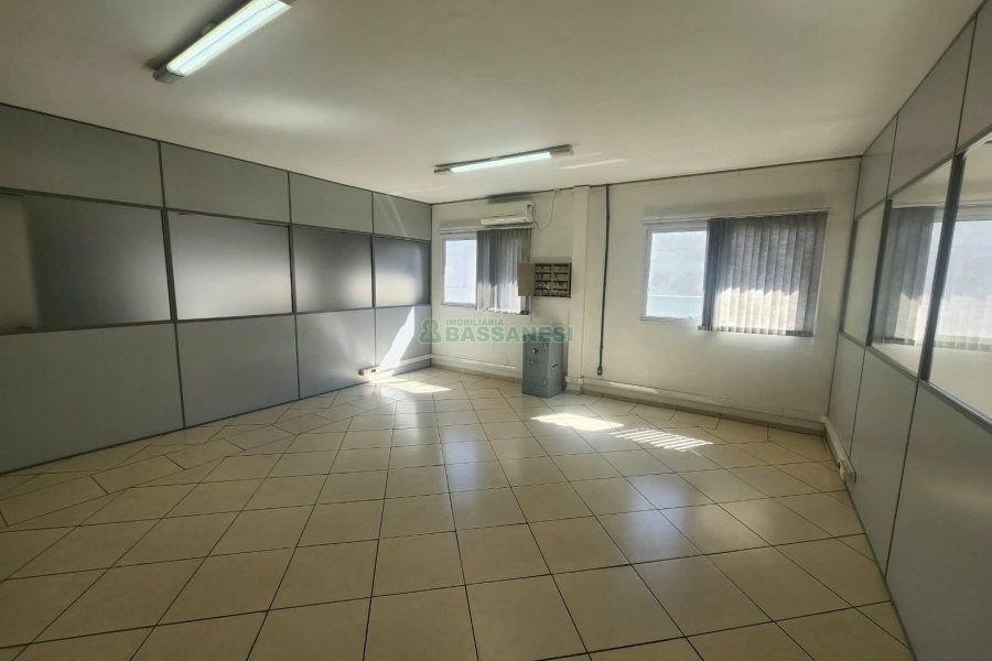 Pavilhão com 2961m², no bairro São Giácomo em Caxias do Sul para Alugar