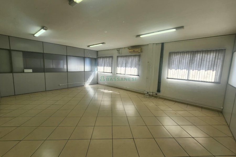 Pavilhão com 2961m², no bairro São Giácomo em Caxias do Sul para Alugar