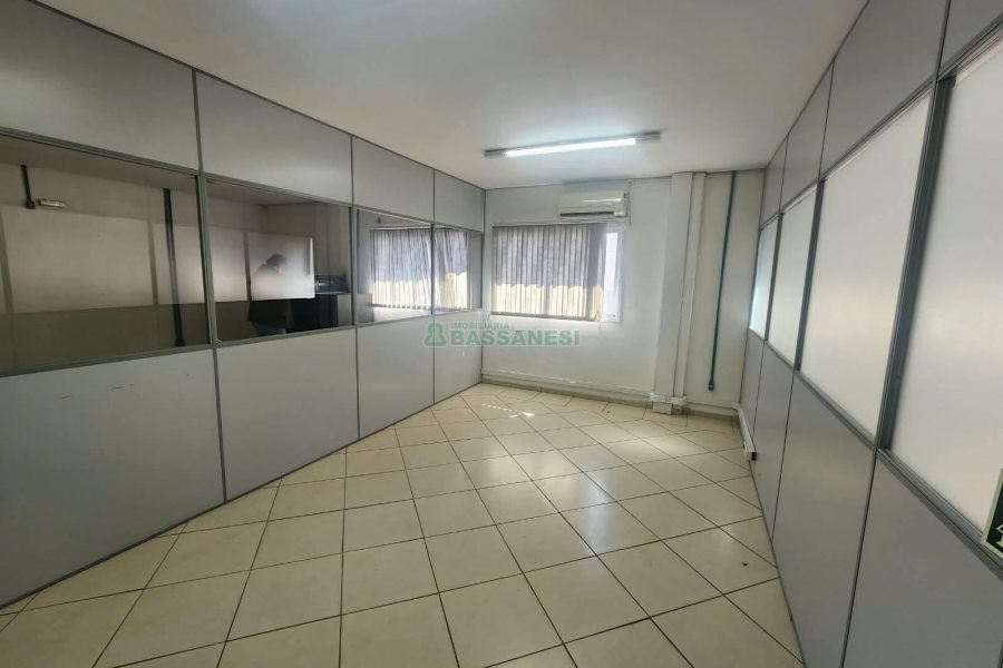 Pavilhão com 2961m², no bairro São Giácomo em Caxias do Sul para Alugar
