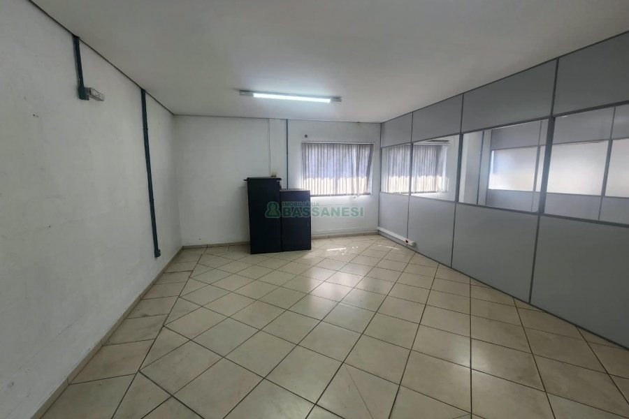 Pavilhão com 2961m², no bairro São Giácomo em Caxias do Sul para Alugar