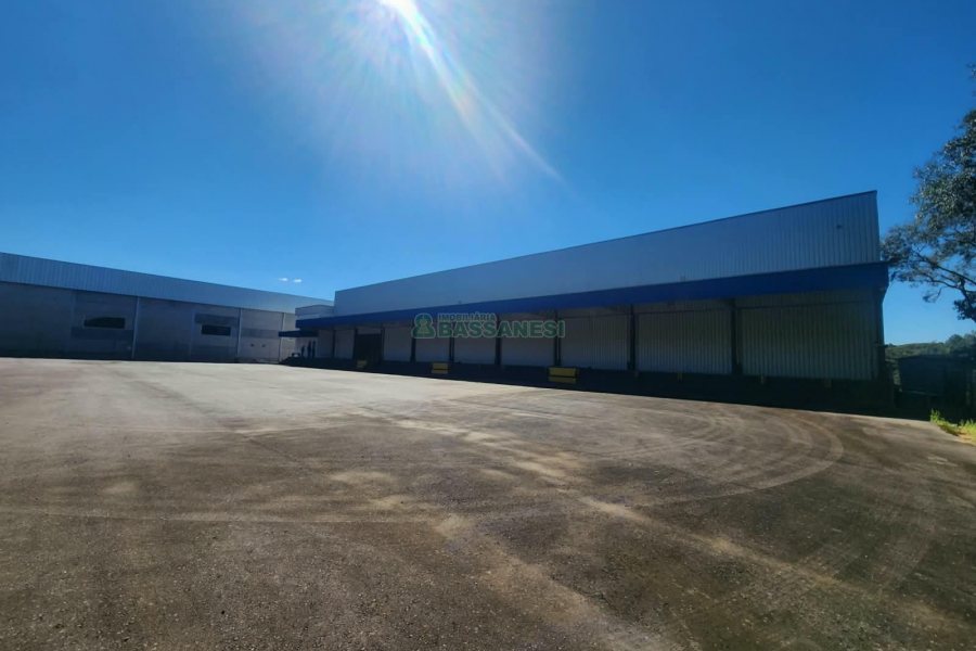 Pavilhão com 2961m², no bairro São Giácomo em Caxias do Sul para Alugar