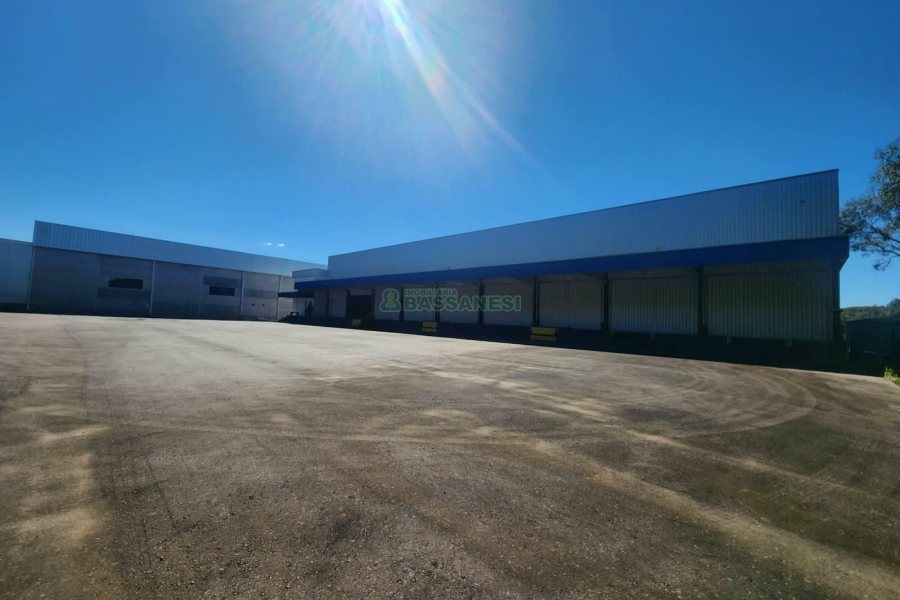 Pavilhão com 2961m², no bairro São Giácomo em Caxias do Sul para Alugar