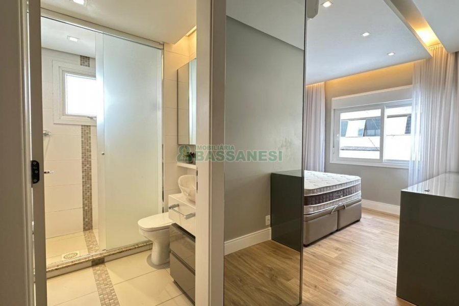 Apartamento com 126m², 3 dormitórios, 3 vagas, no bairro Exposição em Caxias do Sul para Comprar
