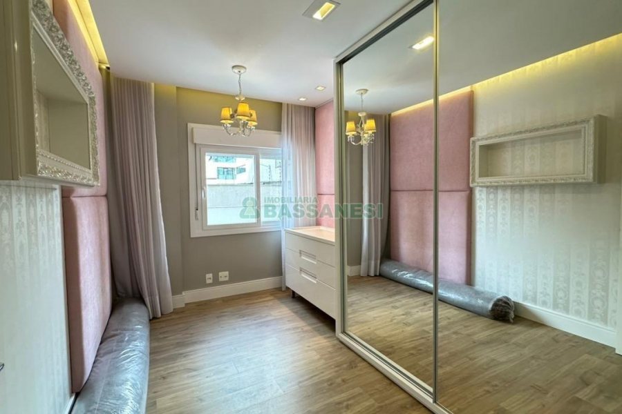 Apartamento com 126m², 3 dormitórios, 3 vagas, no bairro Exposição em Caxias do Sul para Comprar