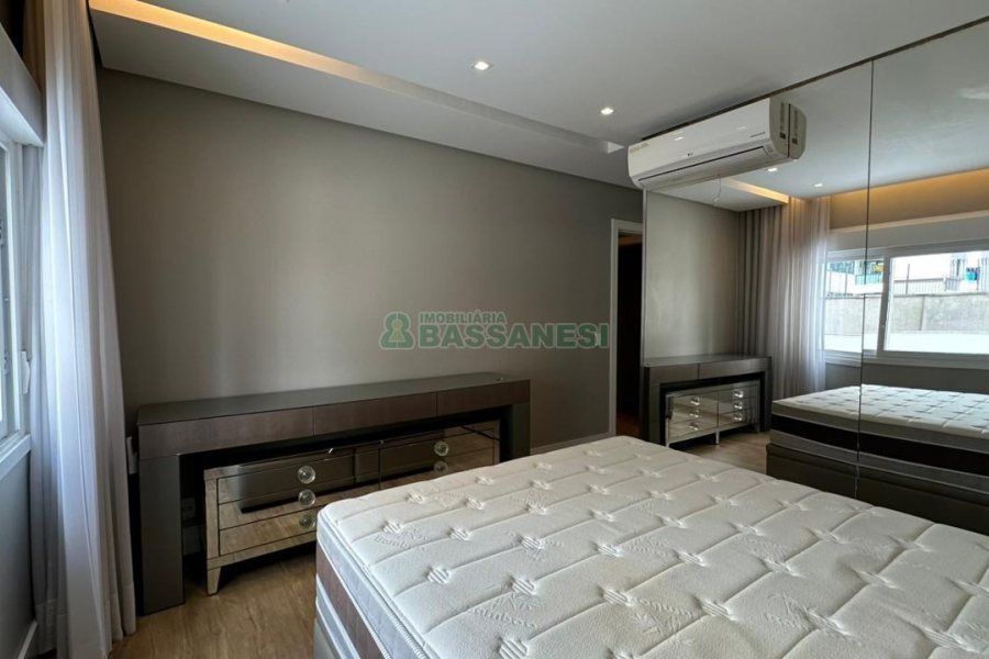 Apartamento com 126m², 3 dormitórios, 3 vagas, no bairro Exposição em Caxias do Sul para Comprar