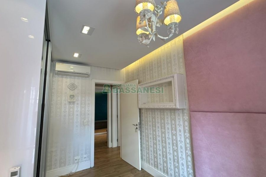 Apartamento com 126m², 3 dormitórios, 3 vagas, no bairro Exposição em Caxias do Sul para Comprar