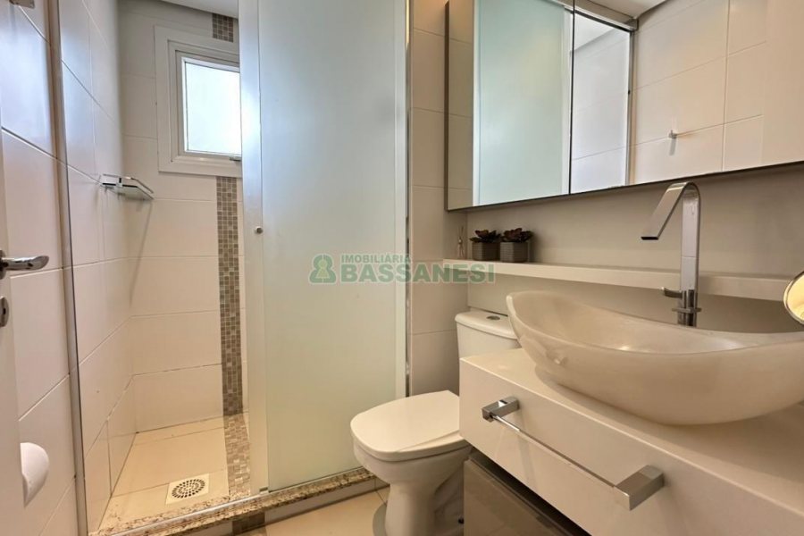Apartamento com 126m², 3 dormitórios, 3 vagas, no bairro Exposição em Caxias do Sul para Comprar