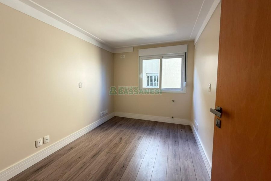 Apartamento com 159m², 3 dormitórios, 2 vagas, no bairro Centro em Caxias do Sul para Comprar