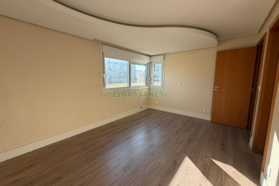 Apartamento com 159m², 3 dormitórios, 2 vagas, no bairro Centro em Caxias do Sul para Comprar