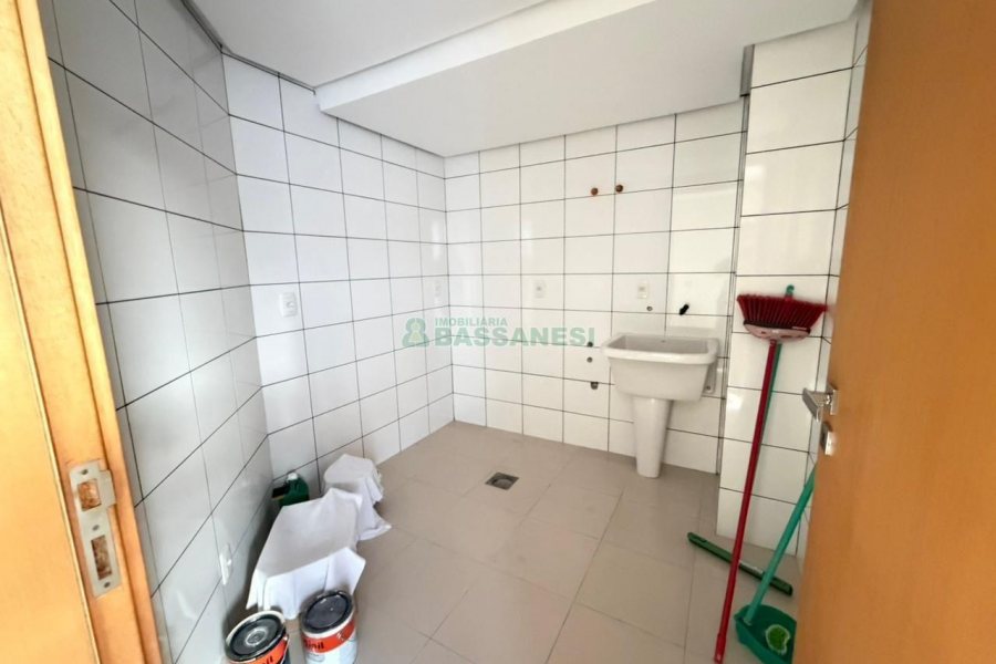 Apartamento com 159m², 3 dormitórios, 2 vagas, no bairro Centro em Caxias do Sul para Comprar