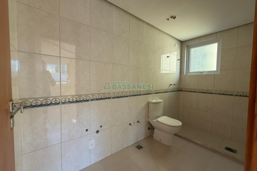 Apartamento com 159m², 3 dormitórios, 2 vagas, no bairro Centro em Caxias do Sul para Comprar