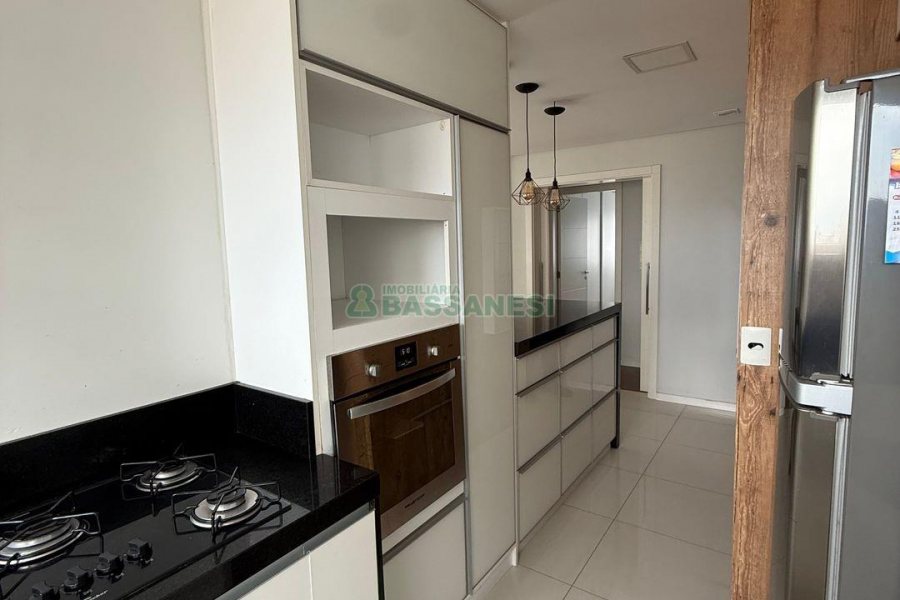Apartamento com 137m², 3 dormitórios, 2 vagas, no bairro Madureira em Caxias do Sul para Comprar