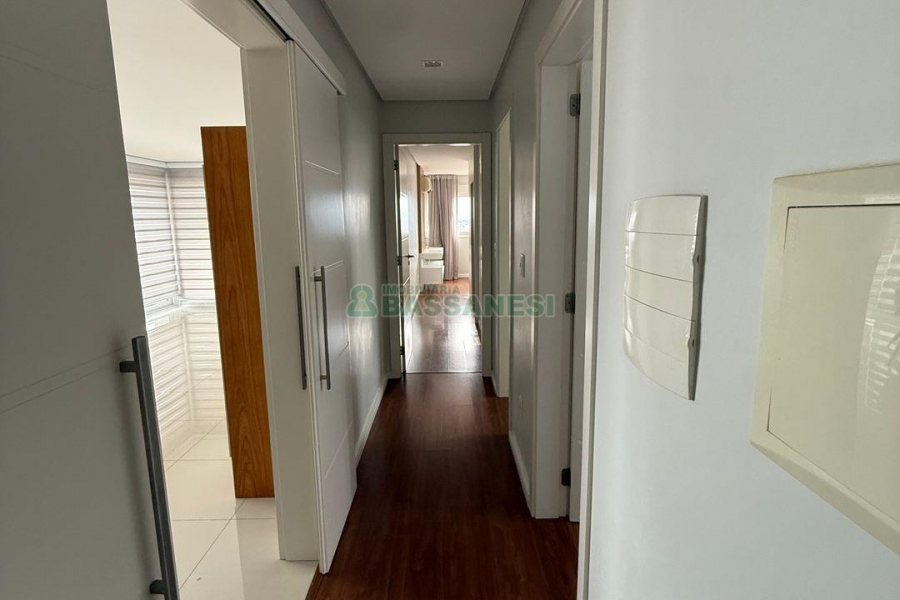 Apartamento com 137m², 3 dormitórios, 2 vagas, no bairro Madureira em Caxias do Sul para Comprar