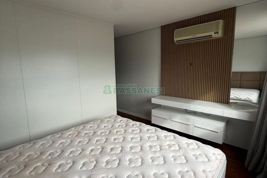 Apartamento com 137m², 3 dormitórios, 2 vagas, no bairro Madureira em Caxias do Sul para Comprar