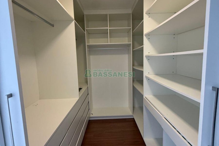 Apartamento com 137m², 3 dormitórios, 2 vagas, no bairro Madureira em Caxias do Sul para Comprar