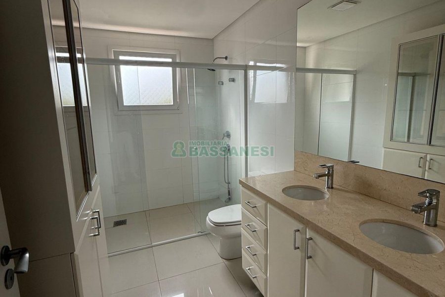 Apartamento com 137m², 3 dormitórios, 2 vagas, no bairro Madureira em Caxias do Sul para Comprar