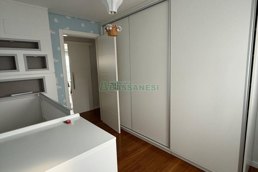 Apartamento com 137m², 3 dormitórios, 2 vagas, no bairro Madureira em Caxias do Sul para Comprar