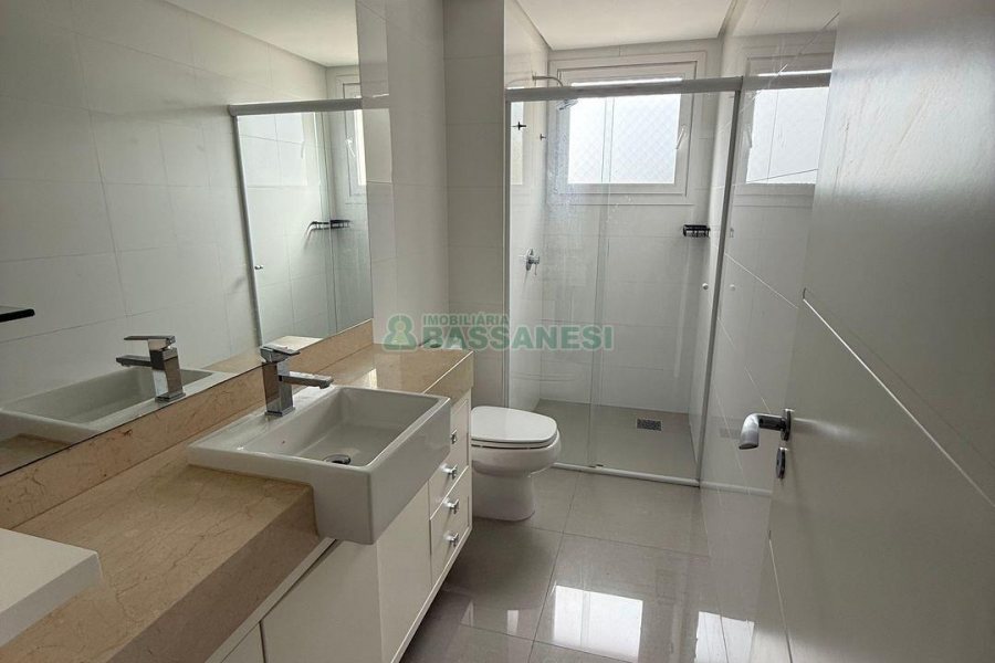 Apartamento com 137m², 3 dormitórios, 2 vagas, no bairro Madureira em Caxias do Sul para Comprar